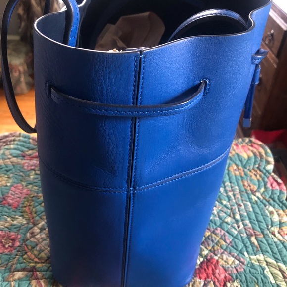 Tory Burch Blue Leather Tote Bag - Picture 5 of 7